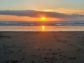 Pendine Sands - Holiday Accommodation 21910 - South Wales - 1188299 - thumbnail photo 7
