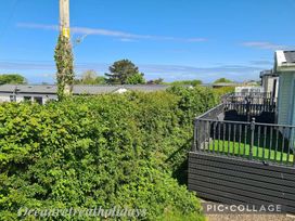 Ocean Heights Leisure Park - Holiday Accommodation 21916 - Mid Wales - 1188305 - thumbnail photo 3