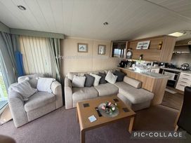 Ocean Heights Leisure Park - Holiday Accommodation 21916 - Mid Wales - 1188305 - thumbnail photo 6