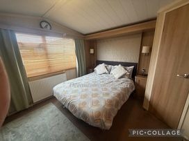 Ocean Heights Leisure Park - Holiday Accommodation 21916 - Mid Wales - 1188305 - thumbnail photo 16