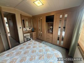 Ocean Heights Leisure Park - Holiday Accommodation 21916 - Mid Wales - 1188305 - thumbnail photo 17