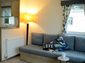 Oakdene Forest Park - Holiday Accommodation 21926 - Hampshire - 1188315 - thumbnail photo 6