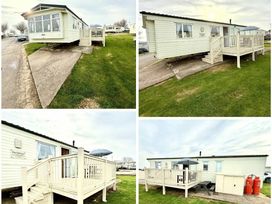 Sand Le Mere Holiday Village - Holiday Accommodation 21927 - North Yorkshire (incl. Whitby) - 1188316 - thumbnail photo 1