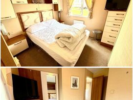 Sand Le Mere Holiday Village - Holiday Accommodation 21927 - North Yorkshire (incl. Whitby) - 1188316 - thumbnail photo 4