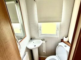 Sand Le Mere Holiday Village - Holiday Accommodation 21927 - North Yorkshire (incl. Whitby) - 1188316 - thumbnail photo 9