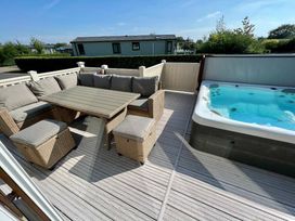 Hoburne Cotswolds - Holiday Accommodation 21940 - Somerset & Wiltshire - 1188328 - thumbnail photo 1