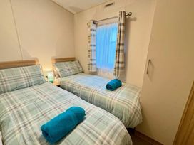 Hoburne Cotswolds - Holiday Accommodation 21941 - Somerset & Wiltshire - 1188329 - thumbnail photo 11