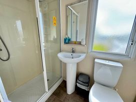 Hoburne Cotswolds - Holiday Accommodation 21942 - Somerset & Wiltshire - 1188330 - thumbnail photo 6