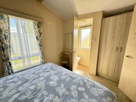 Hoburne Cotswolds - Holiday Accommodation 21942 - Somerset & Wiltshire - 1188330 - thumbnail photo 7