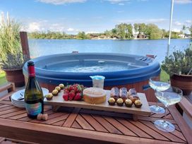 Tattershall Lakes Country Park - Holiday Accommodation 21944 - Lincolnshire - 1188332 - thumbnail photo 6