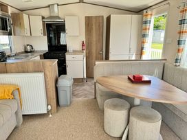 Hoburne Cotswolds - Holiday Accommodation 21945 - Somerset & Wiltshire - 1188333 - thumbnail photo 2