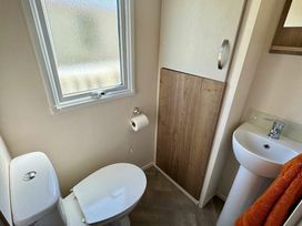 Hoburne Cotswolds - Holiday Accommodation 21945 - Somerset & Wiltshire - 1188333 - thumbnail photo 12