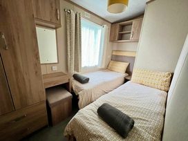 Hoburne Cotswolds - Holiday Accommodation 21946 - Somerset & Wiltshire - 1188334 - thumbnail photo 5