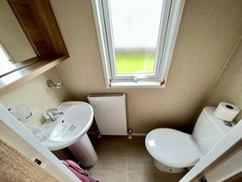Hoburne Cotswolds - Holiday Accommodation 21946 - Somerset & Wiltshire - 1188334 - thumbnail photo 9