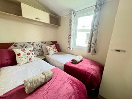 Hoburne Cotswolds - Holiday Accommodation 21947 - Somerset & Wiltshire - 1188335 - thumbnail photo 10