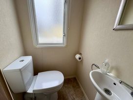 Hoburne Cotswolds - Holiday Accommodation 21947 - Somerset & Wiltshire - 1188335 - thumbnail photo 12