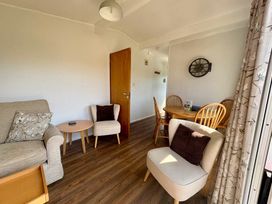 Hoburne Cotswolds - Holiday Accommodation 21948 - Somerset & Wiltshire - 1188336 - thumbnail photo 2