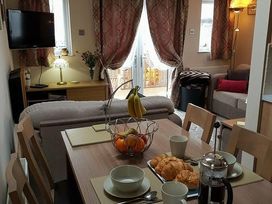 West View Caravan Park - Holiday Accommodation 2197 - Lake District - 1188353 - thumbnail photo 2