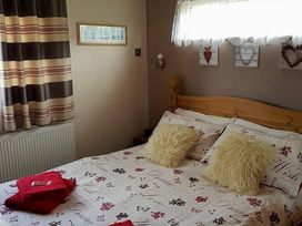 West View Caravan Park - Holiday Accommodation 2197 - Lake District - 1188353 - thumbnail photo 6