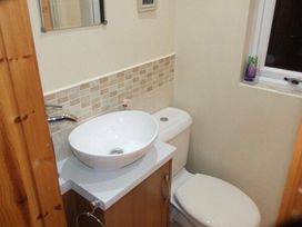 West View Caravan Park - Holiday Accommodation 2197 - Lake District - 1188353 - thumbnail photo 7