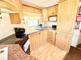 Happy Days Caravan Park - Holiday Accommodation 21986 - North Wales - 1188365 - thumbnail photo 3