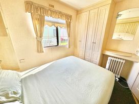 Happy Days Caravan Park - Holiday Accommodation 21986 - North Wales - 1188365 - thumbnail photo 6