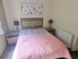 Lizard Point Holiday Park - Holiday Accommodation 21998 - Cornwall - 1188375 - thumbnail photo 9