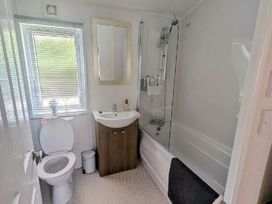 Lizard Point Holiday Park - Holiday Accommodation 21998 - Cornwall - 1188375 - thumbnail photo 12