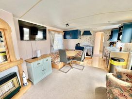 Happy Days Caravan Park - Holiday Accommodation 22004 - North Wales - 1188380 - thumbnail photo 3