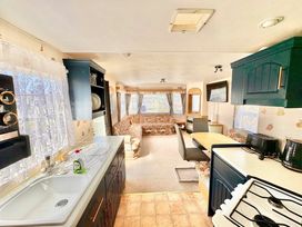 Happy Days Caravan Park - Holiday Accommodation 22004 - North Wales - 1188380 - thumbnail photo 5