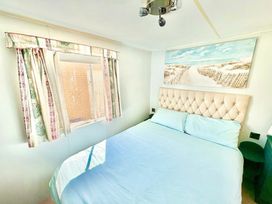Happy Days Caravan Park - Holiday Accommodation 22004 - North Wales - 1188380 - thumbnail photo 6
