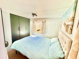 Happy Days Caravan Park - Holiday Accommodation 22004 - North Wales - 1188380 - thumbnail photo 7