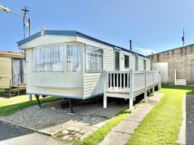 Happy Days Caravan Park - Holiday Accommodation 22004 - North Wales - 1188380 - thumbnail photo 14