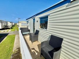 Happy Days Caravan Park - Holiday Accommodation 22004 - North Wales - 1188380 - thumbnail photo 17