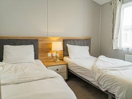 Devon Cliffs Holiday Park - Holiday Accommodation 22011 - Devon - 1188384 - thumbnail photo 16