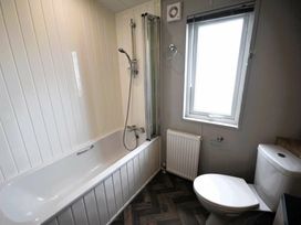 Devon Cliffs Holiday Park - Holiday Accommodation 22011 - Devon - 1188384 - thumbnail photo 17