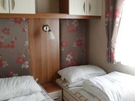 Greenacres Holiday Park - Holiday Accommodation 22012 - North Wales - 1188385 - thumbnail photo 11