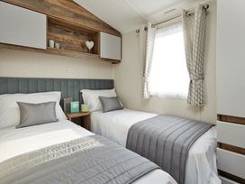 Silver Beach Caravan Park - Holiday Accommodation 22014 - Lincolnshire - 1188387 - thumbnail photo 2
