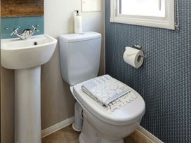 Silver Beach Caravan Park - Holiday Accommodation 22014 - Lincolnshire - 1188387 - thumbnail photo 3