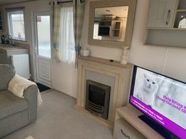 Trecco Bay - Holiday Accommodation 22016 - Somerset & Wiltshire - 1188389 - thumbnail photo 2