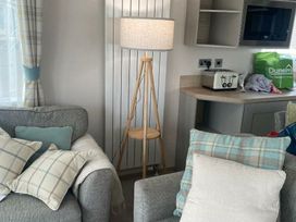 Trecco Bay - Holiday Accommodation 22016 - Somerset & Wiltshire - 1188389 - thumbnail photo 3
