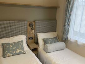 Trecco Bay - Holiday Accommodation 22016 - Somerset & Wiltshire - 1188389 - thumbnail photo 5