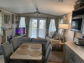 Trecco Bay - Holiday Accommodation 22016 - Somerset & Wiltshire - 1188389 - thumbnail photo 6