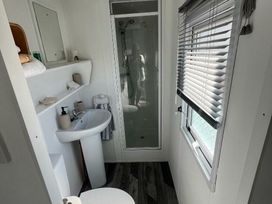Lido Beach Holiday Park - Holiday Accommodation 22020 - North Wales - 1188393 - thumbnail photo 10