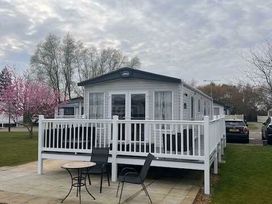 Manor Park Holiday Village - Holiday Accommodation 22022 - Norfolk - 1188395 - thumbnail photo 1