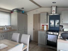 Manor Park Holiday Village - Holiday Accommodation 22022 - Norfolk - 1188395 - thumbnail photo 3