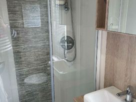 Manor Park Holiday Village - Holiday Accommodation 22022 - Norfolk - 1188395 - thumbnail photo 7