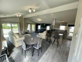 Manor Park Holiday Village - Holiday Accommodation 22030 - Norfolk - 1188402 - thumbnail photo 3