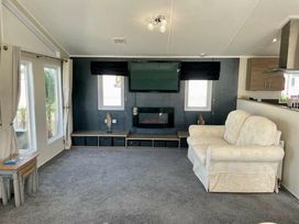 Manor Park Holiday Village - Holiday Accommodation 22030 - Norfolk - 1188402 - thumbnail photo 6