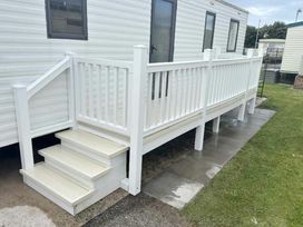 Happy Days Caravan Park - Holiday Accommodation 22034 - North Wales - 1188406 - thumbnail photo 2